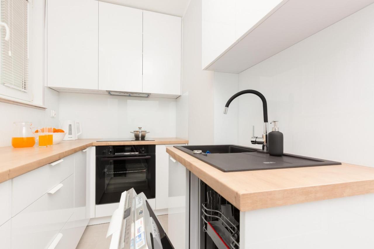 Two-bedroom 650 M Brzezno By Renters Apartment Gdansk